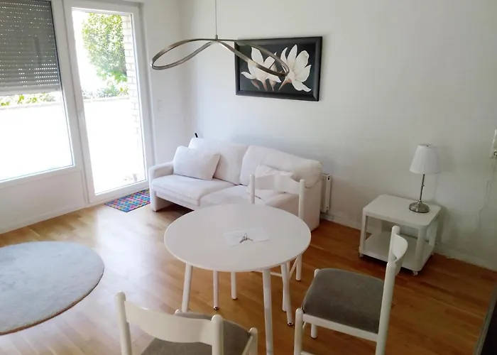 Zentrale Ruhige Lage Mit Parkplatz Und Terrasse