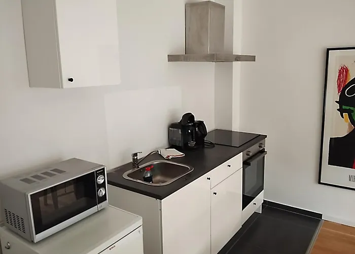 Zentrale Ruhige Lage Mit Parkplatz Und Terrasse